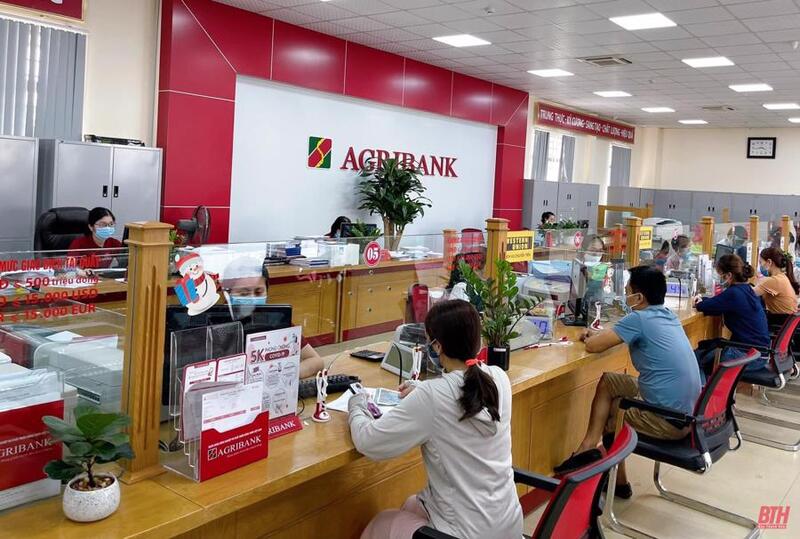 Quầy giao dịch Agribank trong giờ làm việc ngân hàng Agribank
